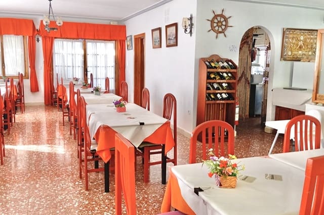 Commercial for sale in La Marina, Elche / Elx - € 145,000 (Ref: 9343874)