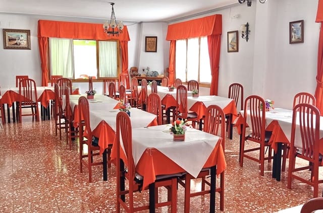 Commercial for sale in La Marina, Elche / Elx - € 145,000 (Ref: 9343874)