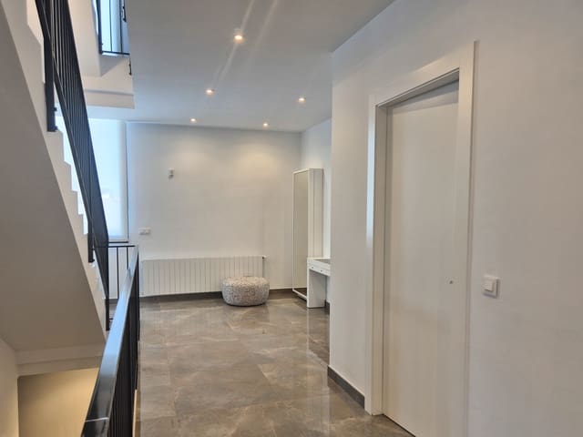 7 makuuhuone Huvila myytävänä paikassa La Marina, Elche / Elx mukana uima-altaan - 1 491 600 € (Ref: 9345190)