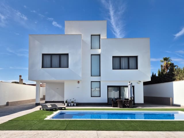 7 makuuhuone Huvila myytävänä paikassa La Marina, Elche / Elx mukana uima-altaan - 1 491 600 € (Ref: 9345190)