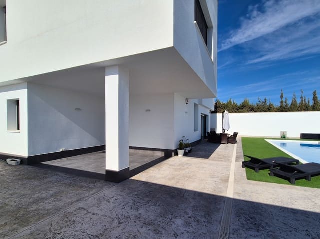 7 makuuhuone Huvila myytävänä paikassa La Marina, Elche / Elx mukana uima-altaan - 1 491 600 € (Ref: 9345190)