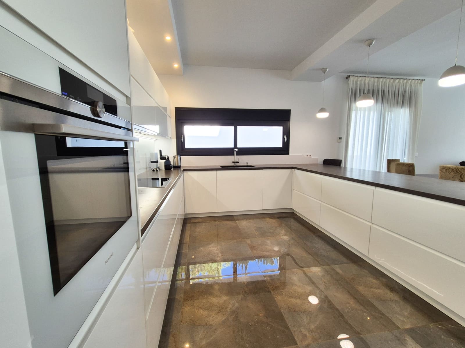 7 makuuhuone Huvila myytävänä paikassa La Marina mukana uima-altaan - 1 491 600 € (Ref: 9345190)