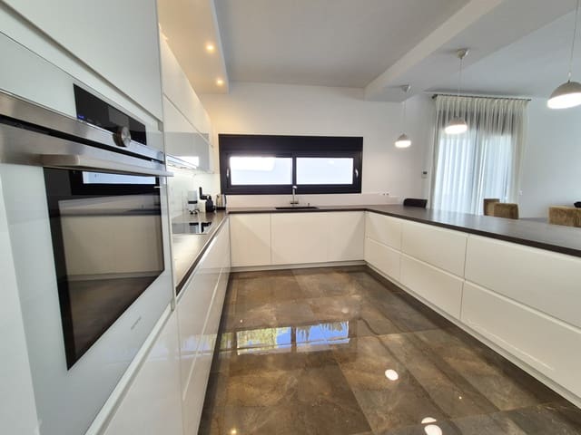 7 makuuhuone Huvila myytävänä paikassa La Marina, Elche / Elx mukana uima-altaan - 1 491 600 € (Ref: 9345190)