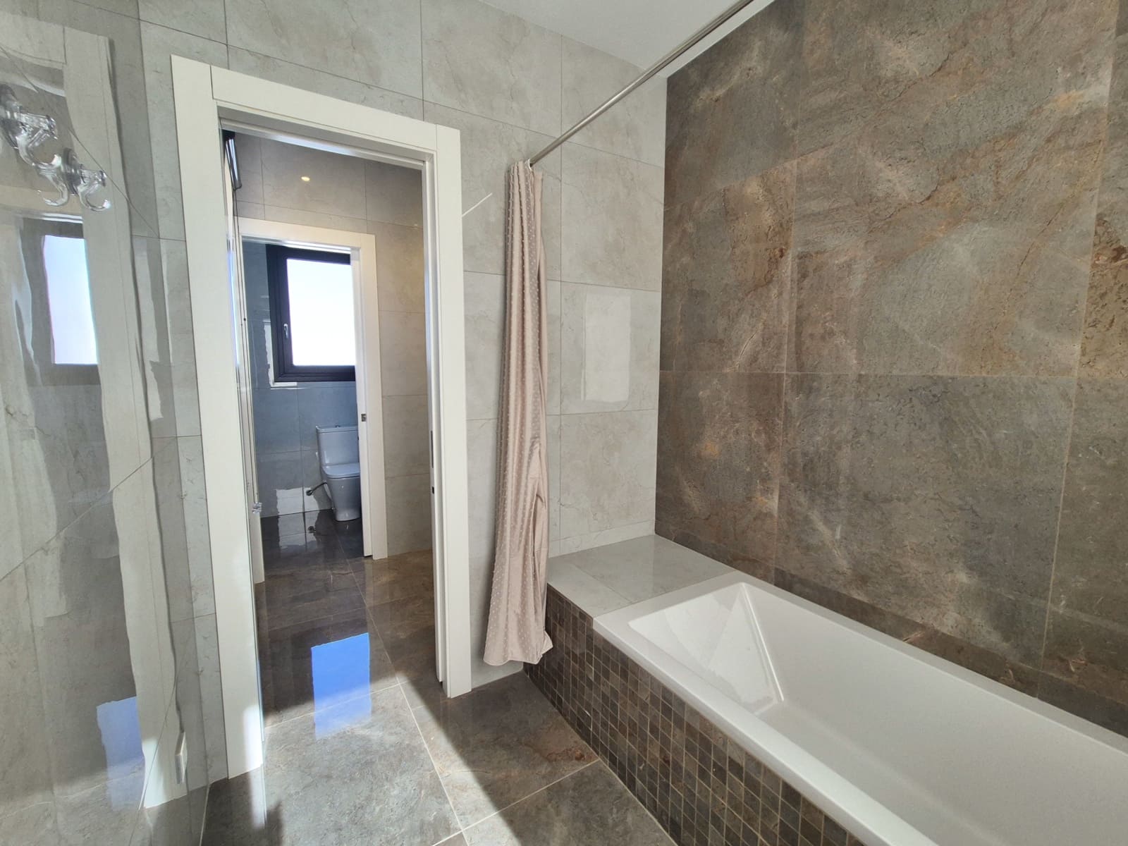 7 makuuhuone Huvila myytävänä paikassa La Marina mukana uima-altaan - 1 491 600 € (Ref: 9345190)