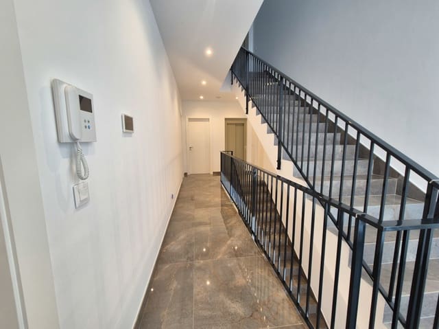 7 makuuhuone Huvila myytävänä paikassa La Marina, Elche / Elx mukana uima-altaan - 1 491 600 € (Ref: 9345190)