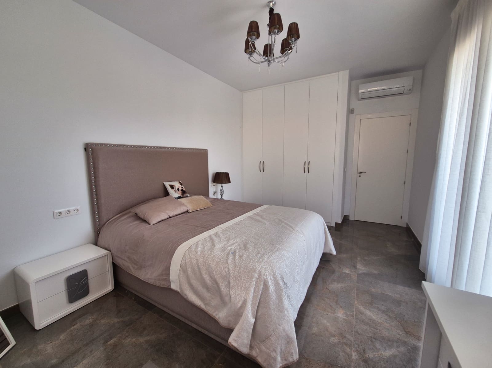 7 makuuhuone Huvila myytävänä paikassa La Marina mukana uima-altaan - 1 491 600 € (Ref: 9345190)