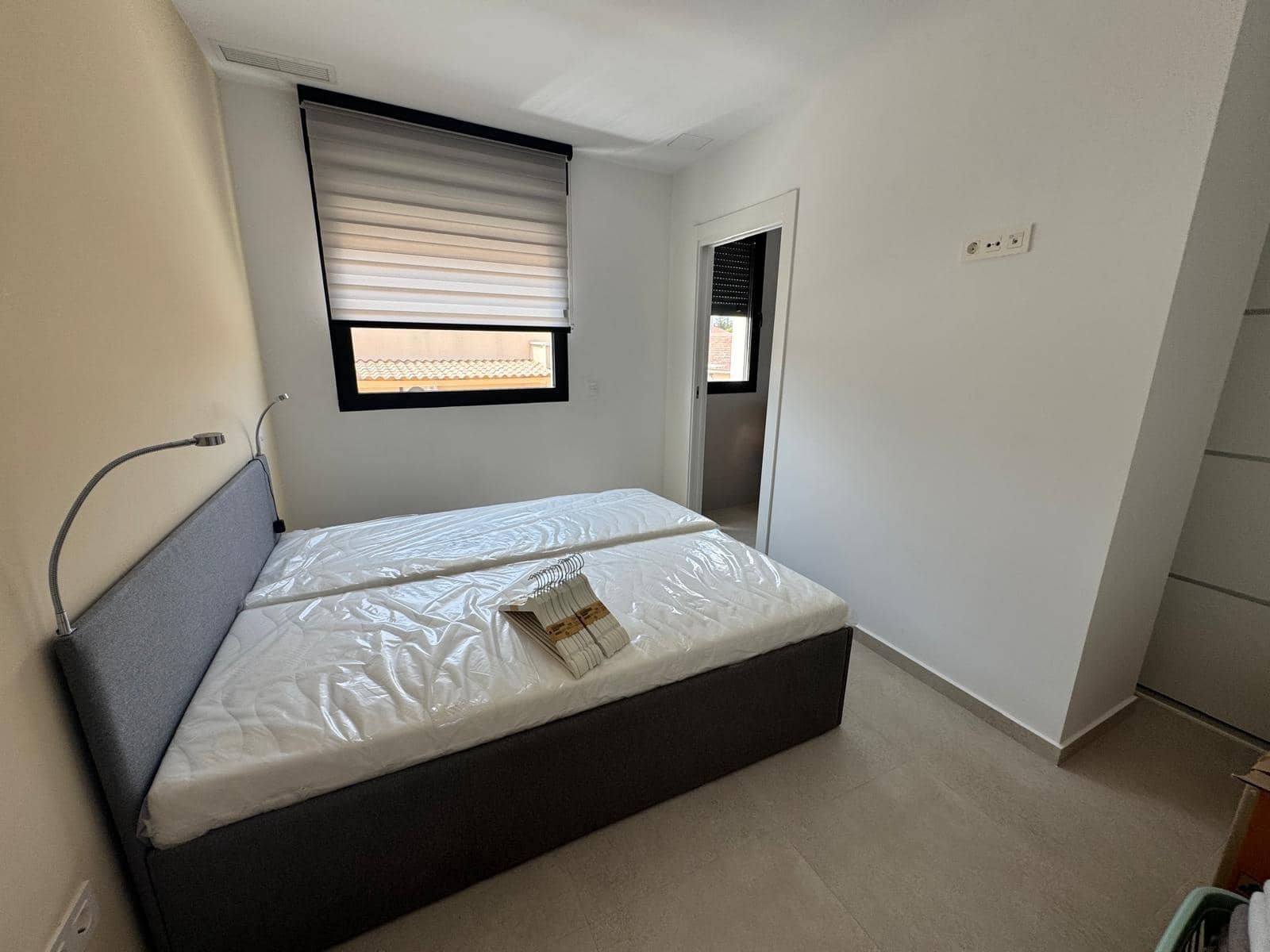 4 makuuhuone Huvila myytävänä paikassa La Marina mukana uima-altaan 
autotalli - 650 000 € (Ref: 9348624)