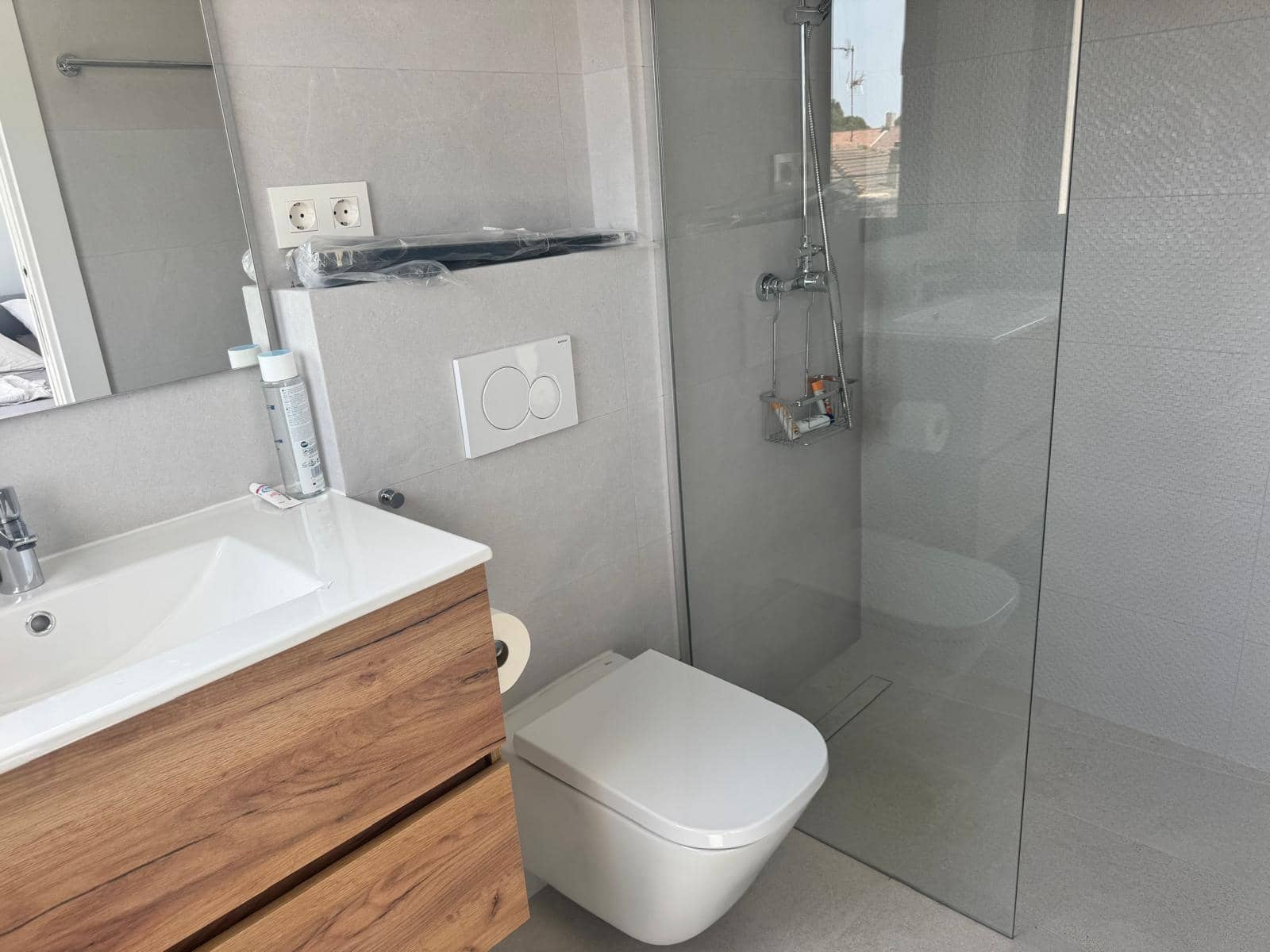 4 makuuhuone Huvila myytävänä paikassa La Marina mukana uima-altaan 
autotalli - 650 000 € (Ref: 9348624)