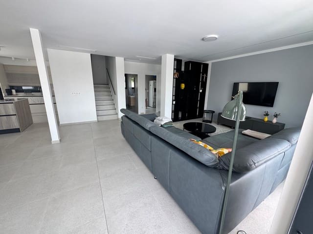 4 soveværelse Villa til salg i La Marina, Elche / Elx med swimmingpool garage - € 650.000 (Ref: 9348624)