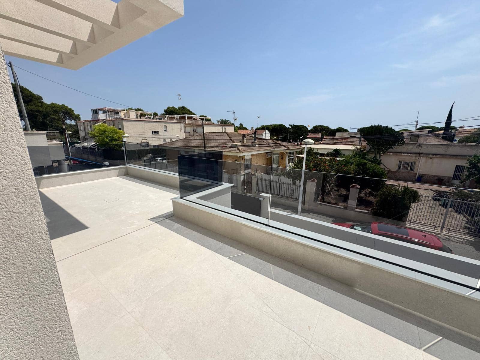 4 makuuhuone Huvila myytävänä paikassa La Marina mukana uima-altaan 
autotalli - 650 000 € (Ref: 9348624)