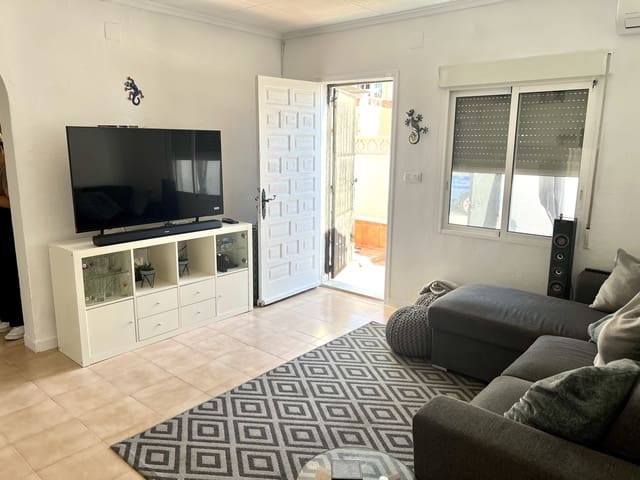 3 makuuhuone Rivitalo myytävänä paikassa La Marina, Elche / Elx - 99 000 € (Ref: 9362920)