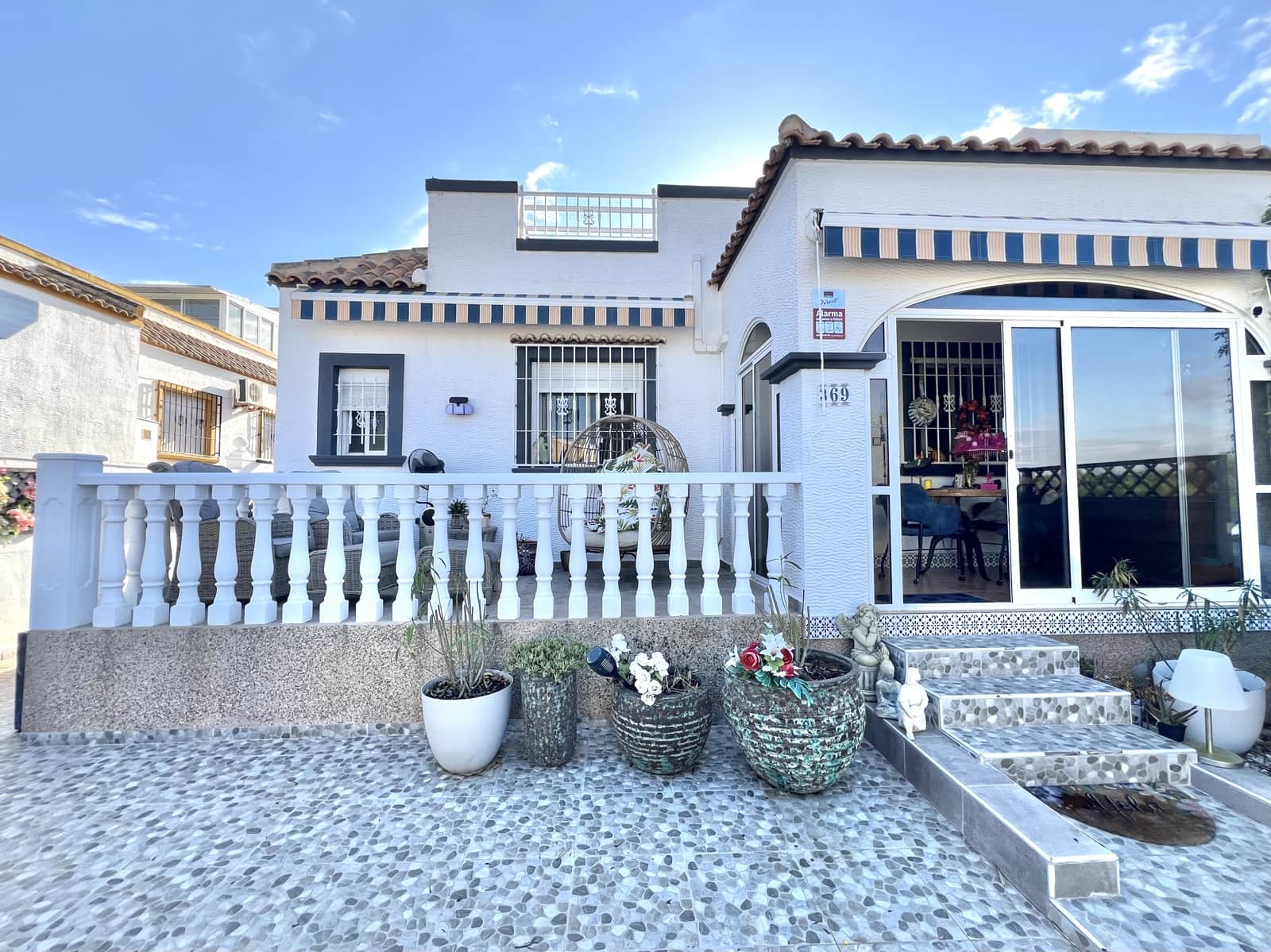 3 makuuhuone Huvila myytävänä paikassa La Marina mukana uima-altaan 
autotalli - 189 000 € (Ref: 9383285)