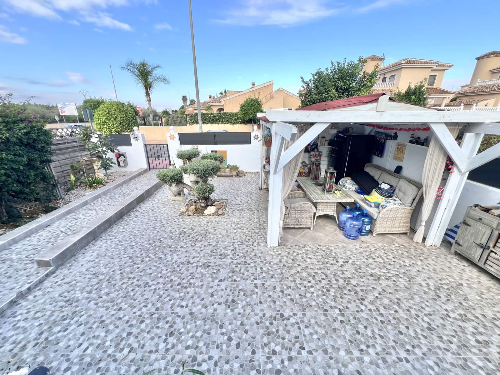 3 makuuhuone Huvila myytävänä paikassa La Marina mukana uima-altaan 
autotalli - 189 000 € (Ref: 9383285)