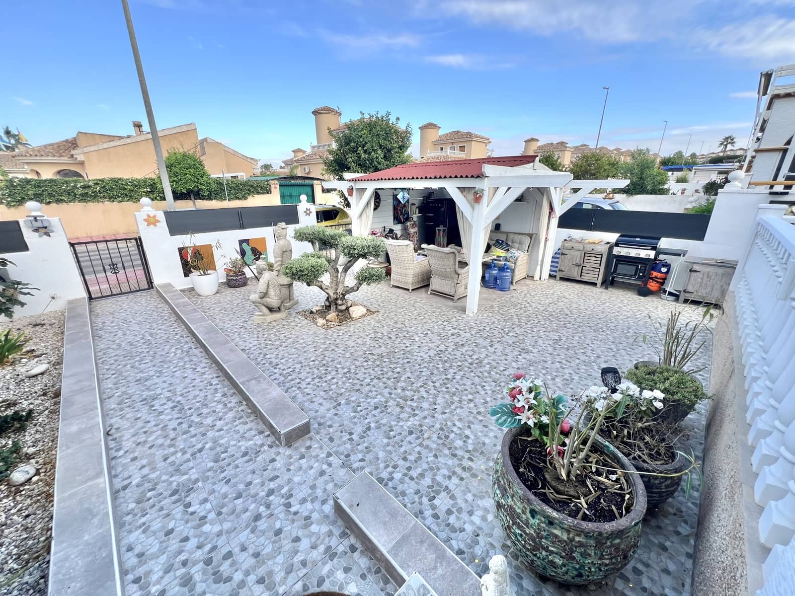 3 makuuhuone Huvila myytävänä paikassa La Marina mukana uima-altaan 
autotalli - 189 000 € (Ref: 9383285)