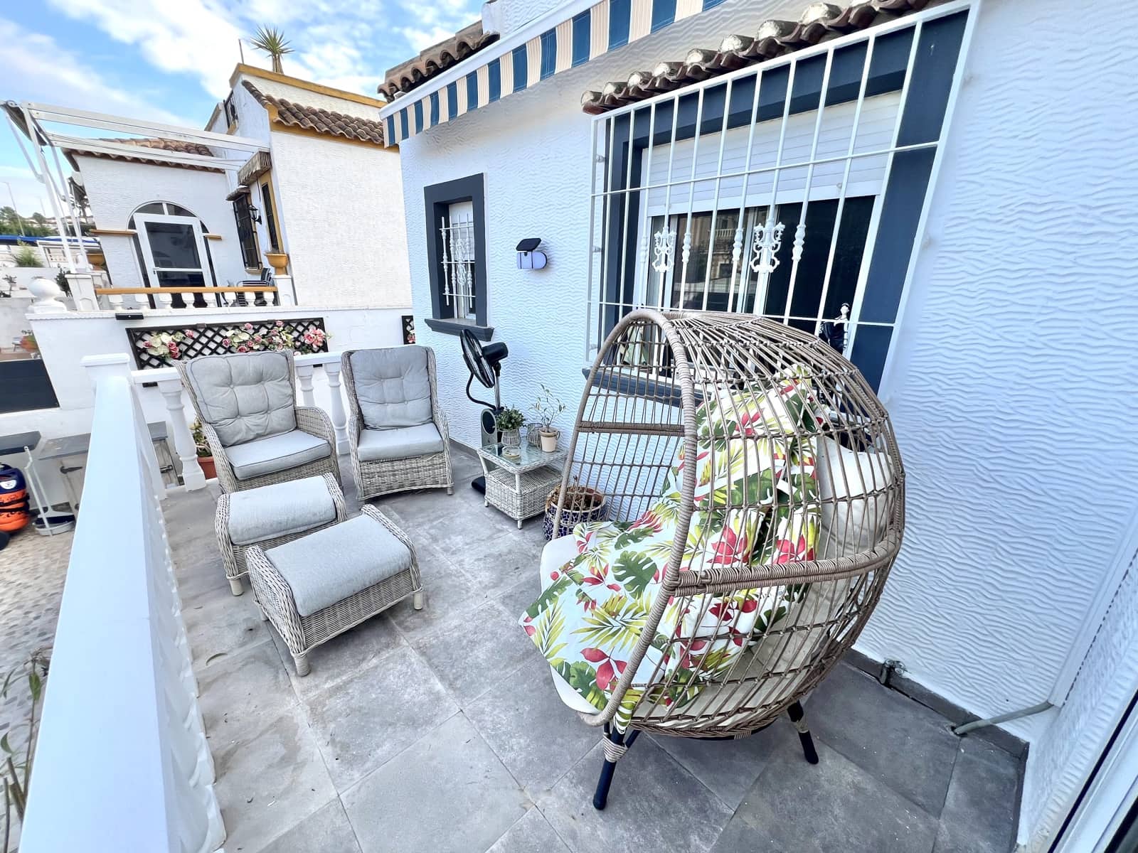 3 makuuhuone Huvila myytävänä paikassa La Marina mukana uima-altaan 
autotalli - 189 000 € (Ref: 9383285)