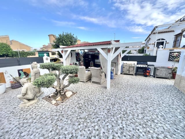 3 makuuhuone Huvila myytävänä paikassa La Marina, Elche / Elx mukana uima-altaan 
autotalli - 189 000 € (Ref: 9383285)