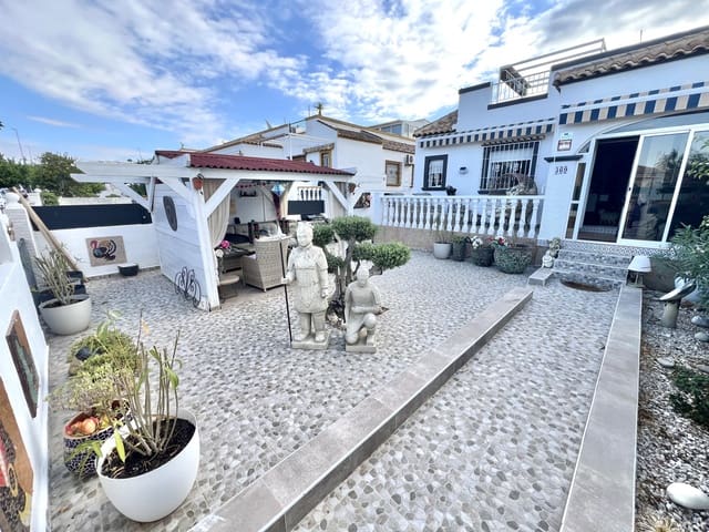 3 makuuhuone Huvila myytävänä paikassa La Marina, Elche / Elx mukana uima-altaan 
autotalli - 189 000 € (Ref: 9383285)