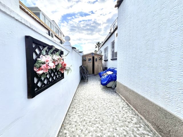 3 makuuhuone Huvila myytävänä paikassa La Marina, Elche / Elx mukana uima-altaan 
autotalli - 189 000 € (Ref: 9383285)