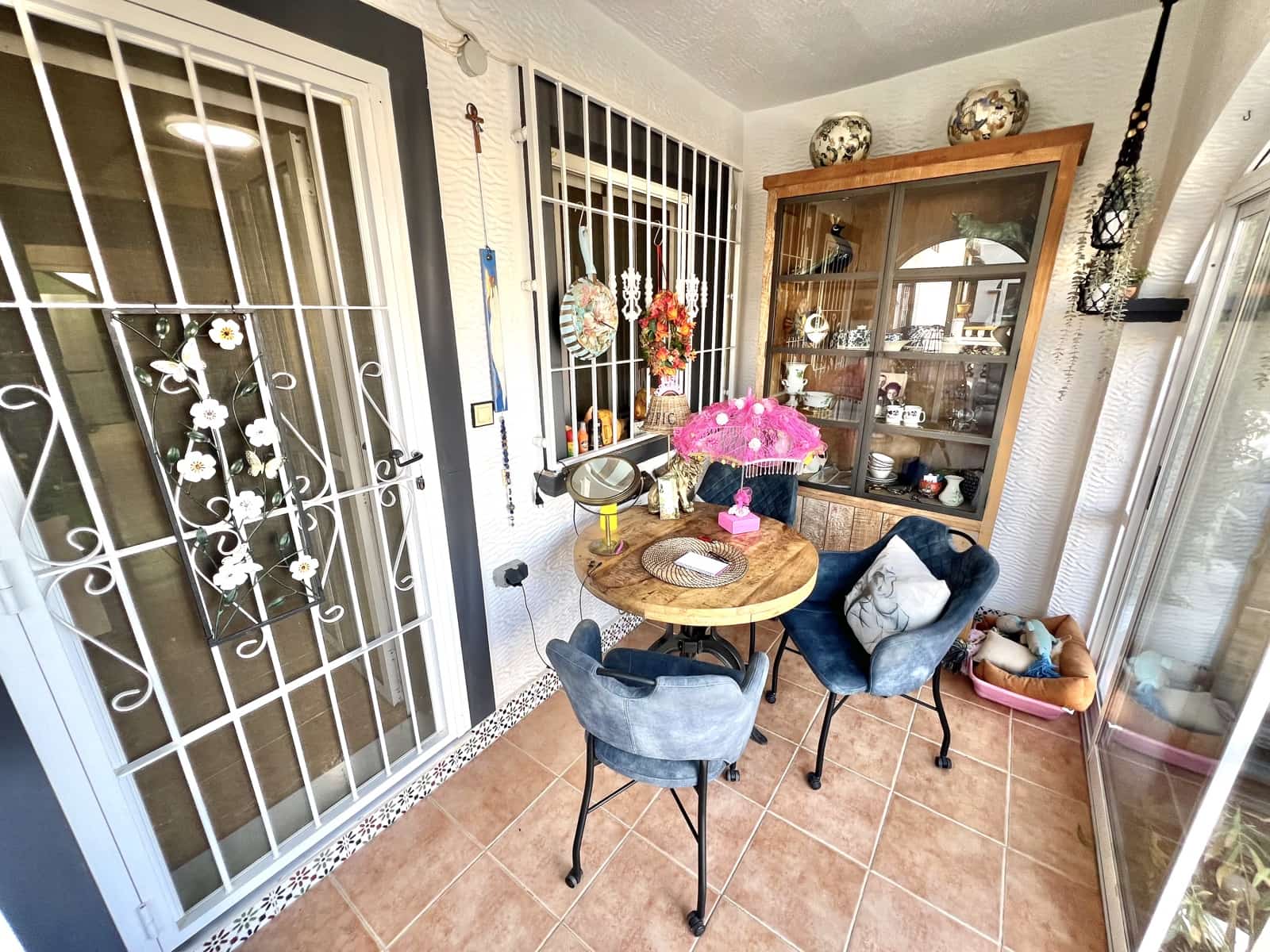 3 makuuhuone Huvila myytävänä paikassa La Marina mukana uima-altaan 
autotalli - 189 000 € (Ref: 9383285)