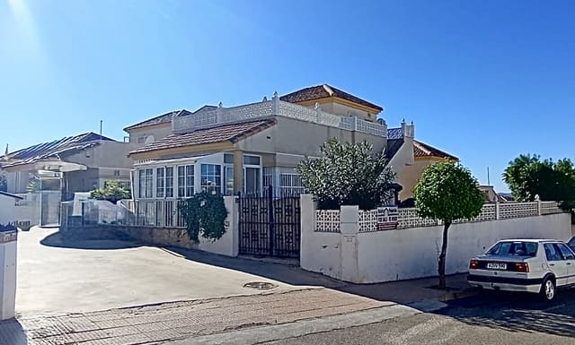 3 makuuhuone Huvila myytävänä paikassa La Marina, Elche / Elx mukana uima-altaan - 239 950 € (Ref: 9415166)