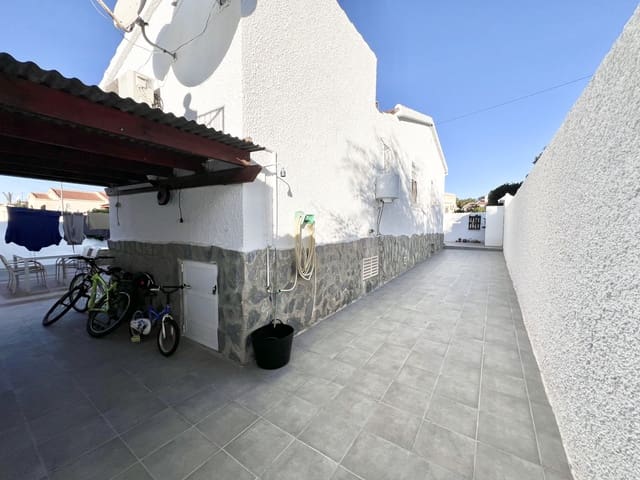 3 soveværelse Villa til salg i La Marina, Elche / Elx med garage - € 227.999 (Ref: 9417813)