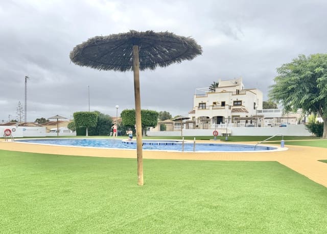 2 soveværelse Villa til salg i La Marina, Elche / Elx med swimmingpool garage - € 168.000 (Ref: 9438736)