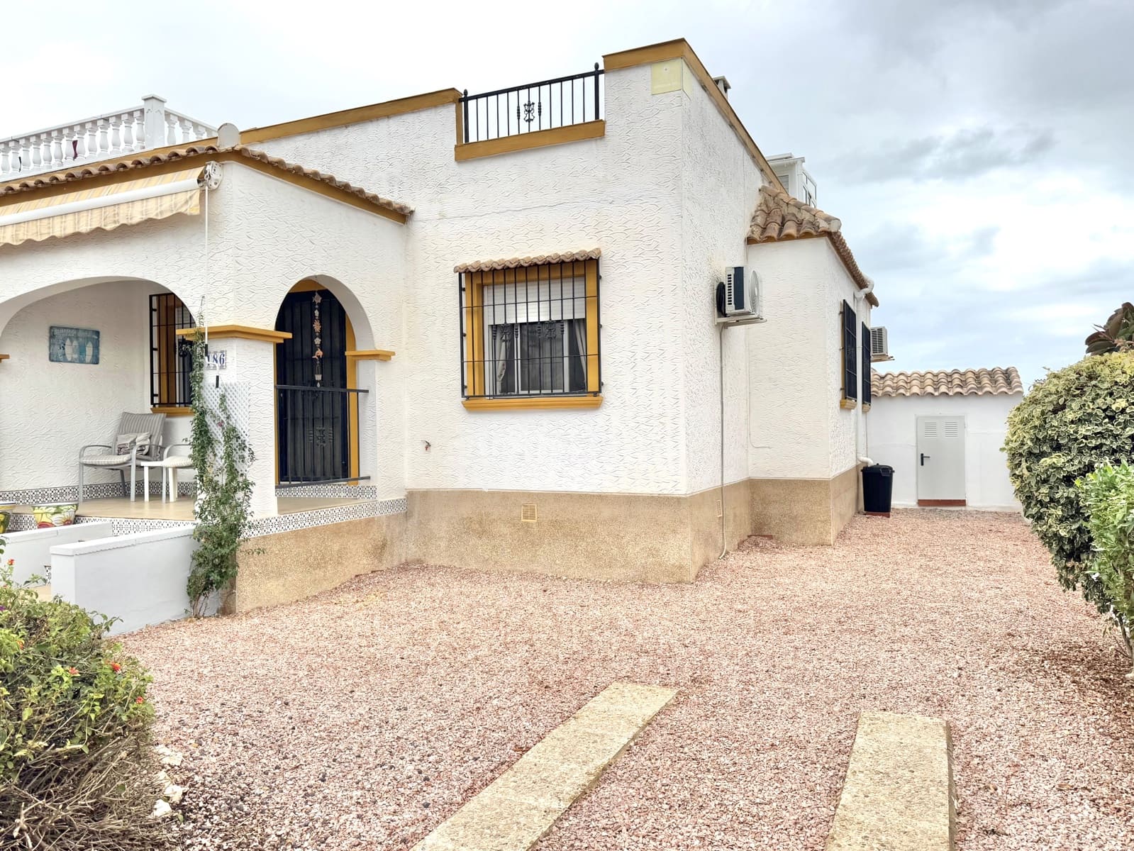 2 soverom Villa til salgs i La Marina med svømmebasseng garasje - € 168 000 (Ref: 9438736)