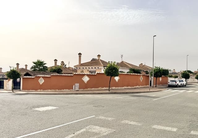 Chalet de 3 habitaciones en La Marina, Elche / Elx en venta con piscina garaje - 359.999 € (Ref: 9444917)