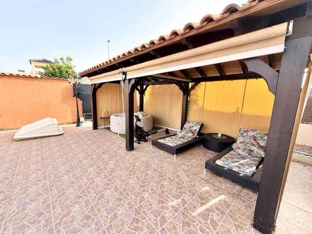 Chalet de 3 habitaciones en La Marina, Elche / Elx en venta con piscina garaje - 359.999 € (Ref: 9444917)