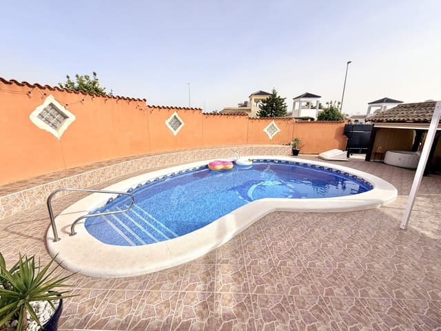 Chalet de 3 habitaciones en La Marina, Elche / Elx en venta con piscina garaje - 359.999 € (Ref: 9444917)