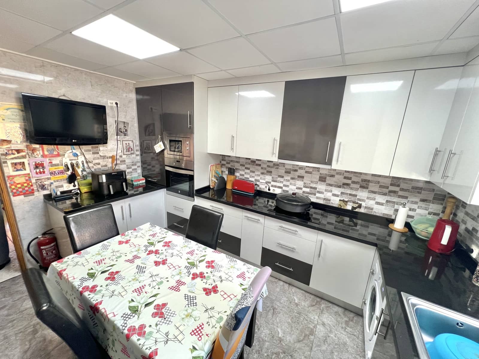 3 makuuhuone Huvila myytävänä paikassa La Marina mukana 
autotalli - 227 999 € (Ref: 9447210)