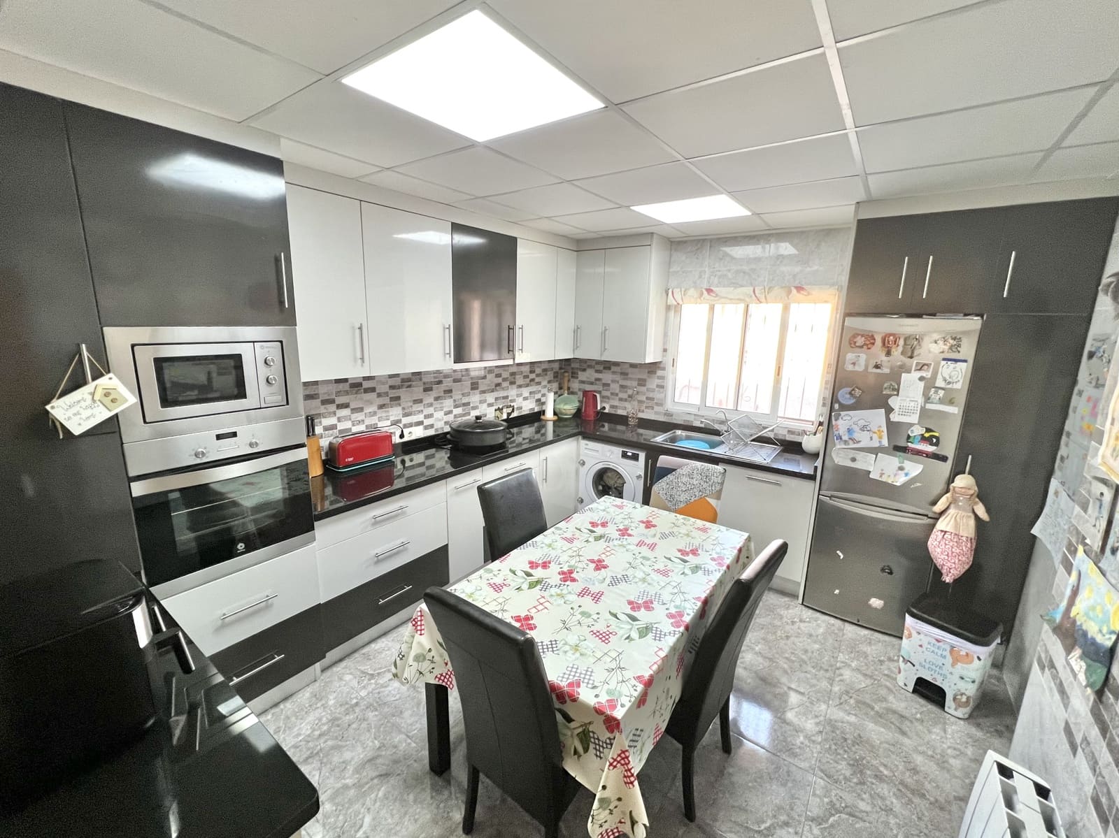 3 makuuhuone Huvila myytävänä paikassa La Marina mukana 
autotalli - 227 999 € (Ref: 9447210)