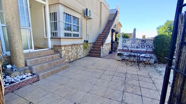 Chalet de 3 habitaciones en La Marina, Elche / Elx en venta con piscina - 239.950 € (Ref: 9447320)