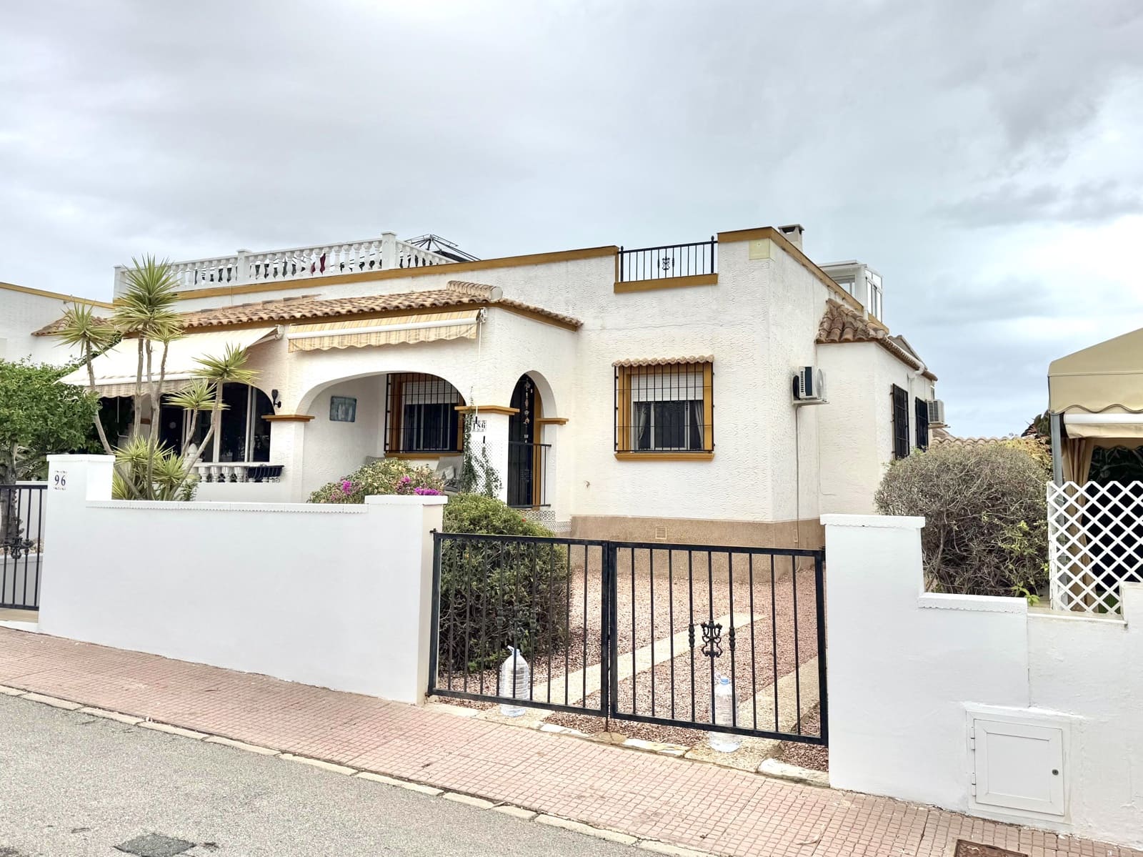 2 slaapkamer Villa te koop in La Marina met zwembad garage - € 168.000 (Ref: 9459631)