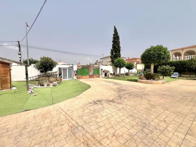 4 bedroom Villa for sale in La Marina, Elche / Elx with pool garage - € 399,999 (Ref: 9504696)