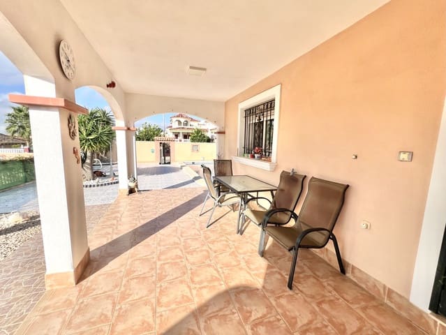 3 soveværelse Villa til salg i La Marina, Elche / Elx med swimmingpool garage - € 329.950 (Ref: 9523055)