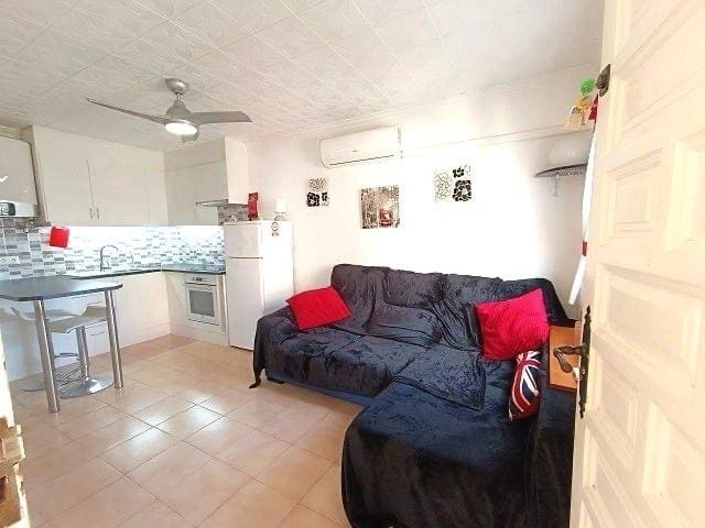 2 soveværelse Rækkehus til salg i La Marina, Elche / Elx - € 105.000 (Ref: 9535189)