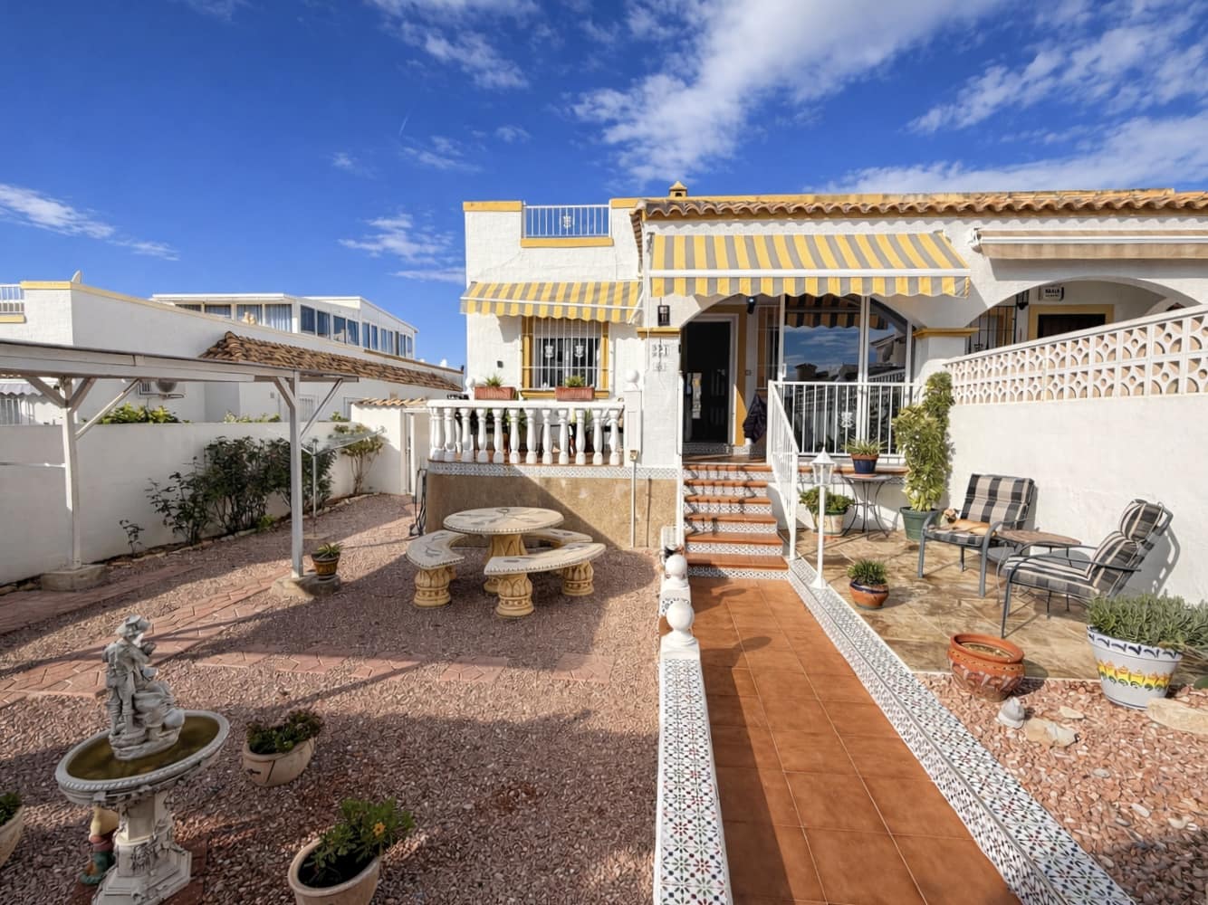 3 bedroom Villa for sale in La Marina with pool garage - € 184,950 (Ref: 9542393)