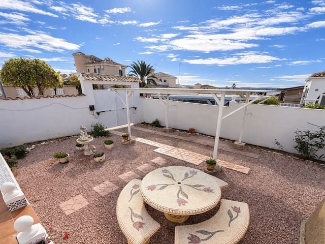 3 makuuhuone Huvila myytävänä paikassa La Marina, Elche / Elx mukana uima-altaan 
autotalli - 184 950 € (Ref: 9542393)