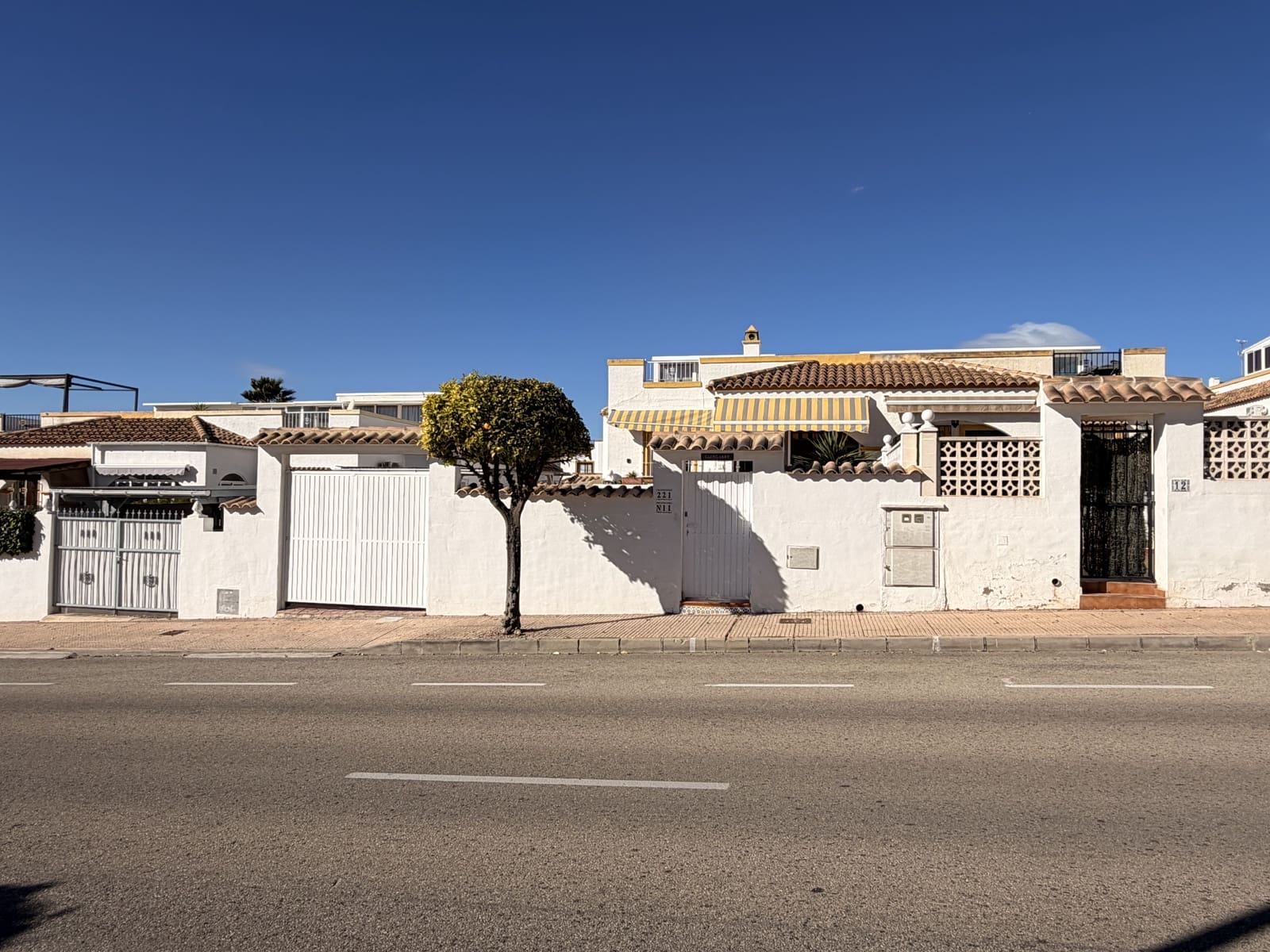 3 bedroom Villa for sale in La Marina with pool garage - € 184,950 (Ref: 9542393)