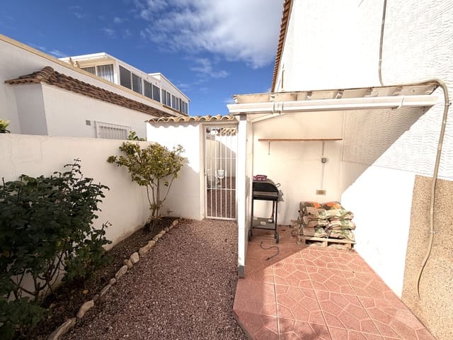 3 makuuhuone Huvila myytävänä paikassa La Marina, Elche / Elx mukana uima-altaan 
autotalli - 184 950 € (Ref: 9542393)