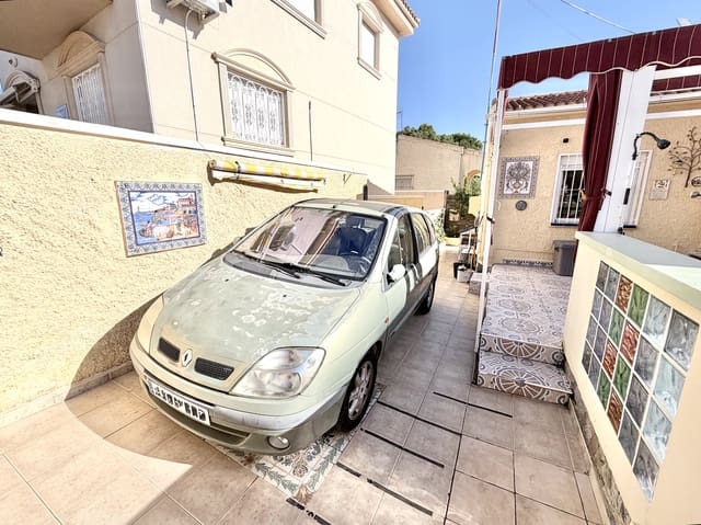 3 makuuhuone Huvila myytävänä paikassa La Marina, Elche / Elx mukana 
autotalli - 188 999 € (Ref: 9544558)