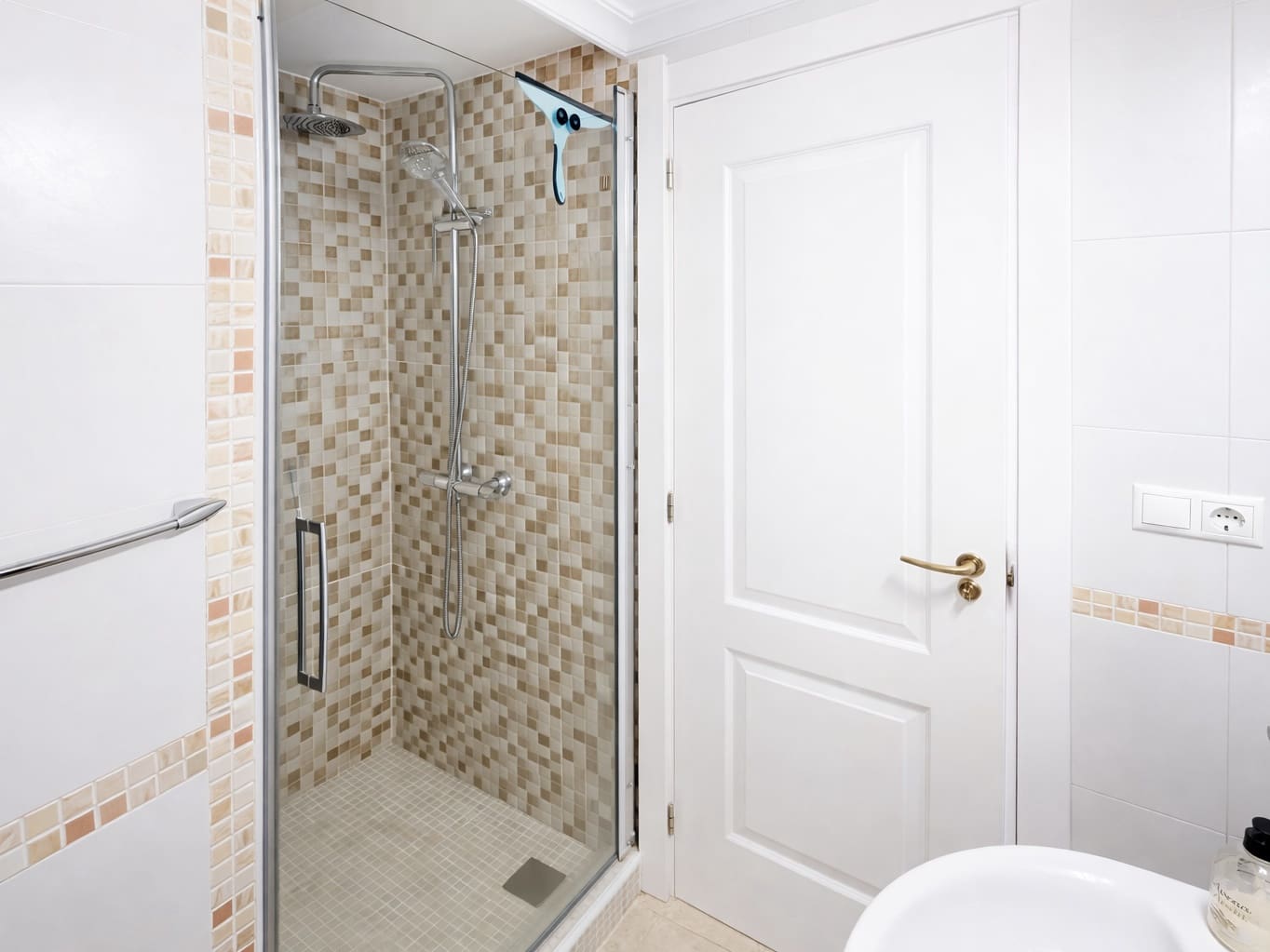 3 makuuhuone Huvila myytävänä paikassa La Marina mukana uima-altaan 
autotalli - 172 000 € (Ref: 9580326)