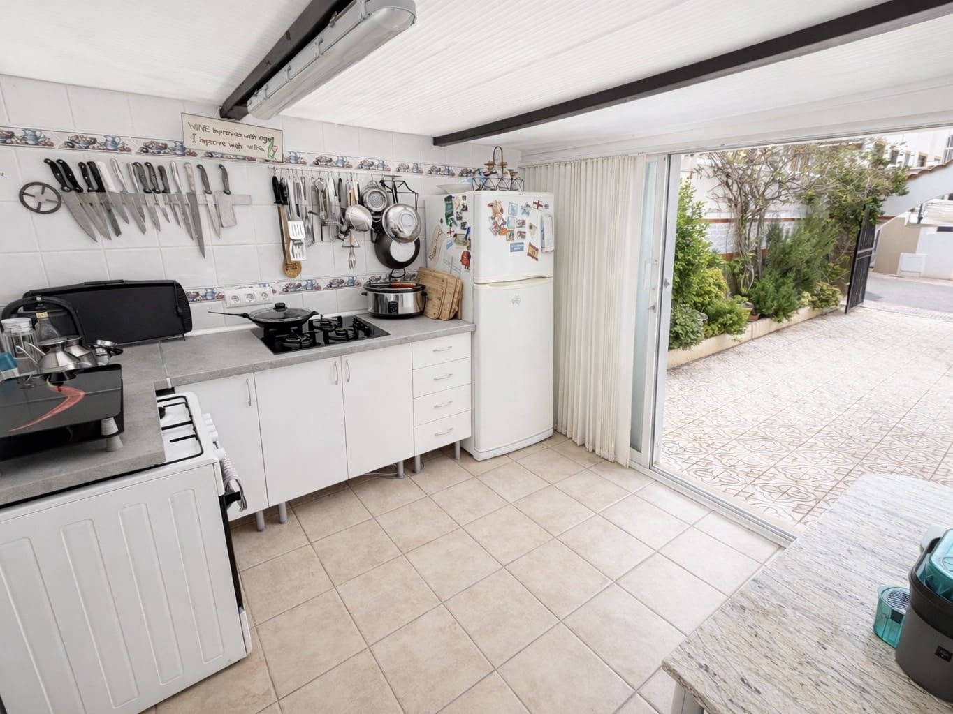 3 makuuhuone Huvila myytävänä paikassa La Marina mukana uima-altaan 
autotalli - 192 000 € (Ref: 9591952)