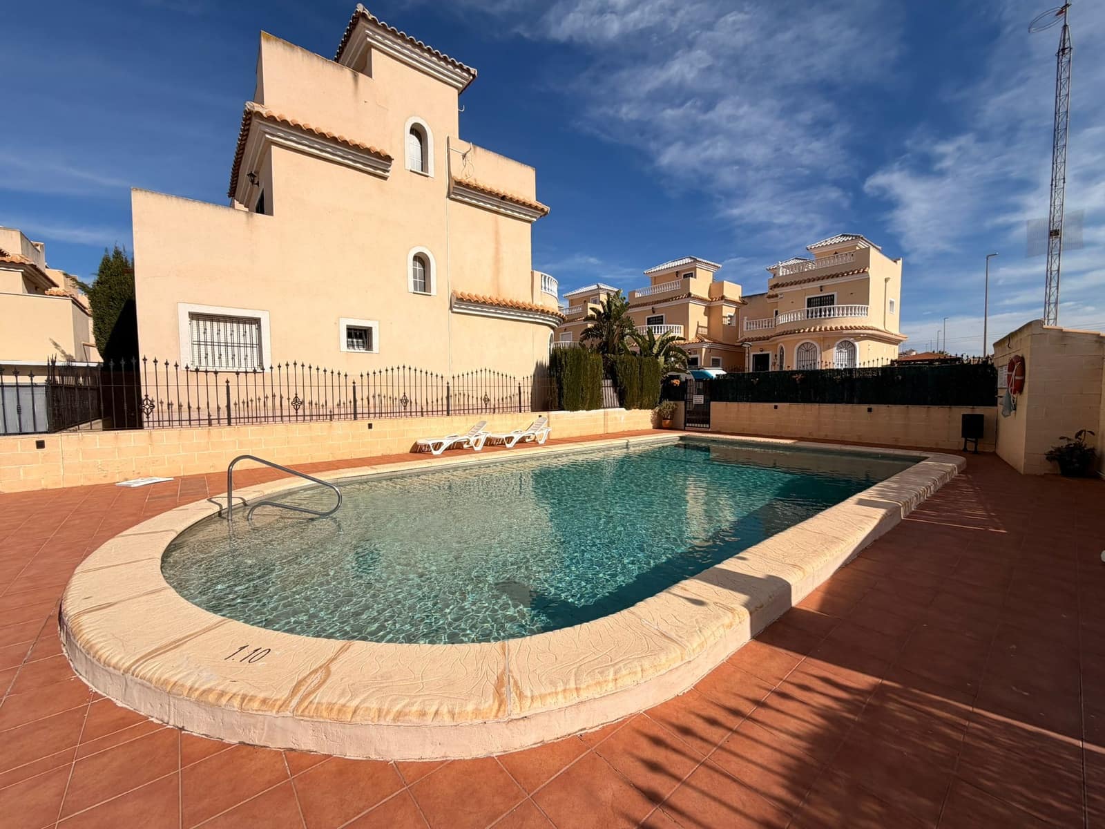 Chalet de 3 habitaciones en San Fulgencio en venta con piscina garaje - 172.000 € (Ref: 9592242)