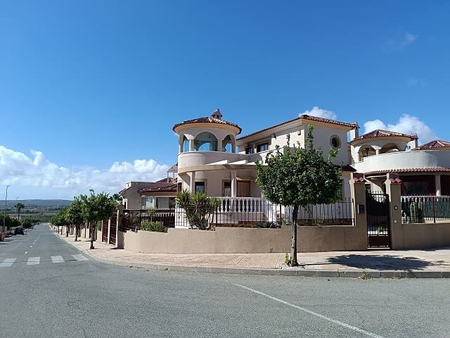 3 slaapkamer Villa te koop in La Marina, Elche / Elx met zwembad garage - € 265.000 (Ref: 9603384)