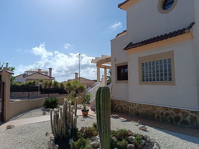 3 slaapkamer Villa te koop in La Marina met zwembad garage - € 265.000 (Ref: 9603384)