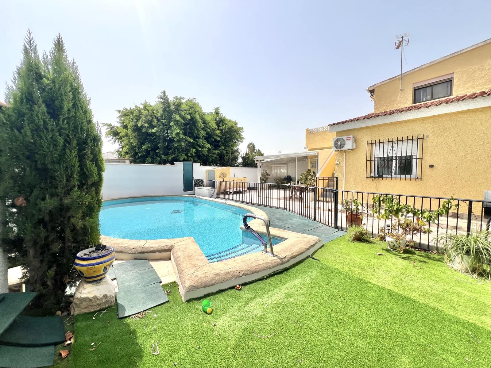 4 slaapkamer Villa te koop in La Marina met zwembad garage - € 355.000 (Ref: 9606632)