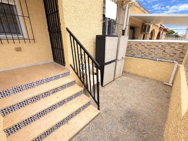 2 soverom Rekkehus til salgs i La Marina, Elche / Elx med garasje - € 105 000 (Ref: 9611918)