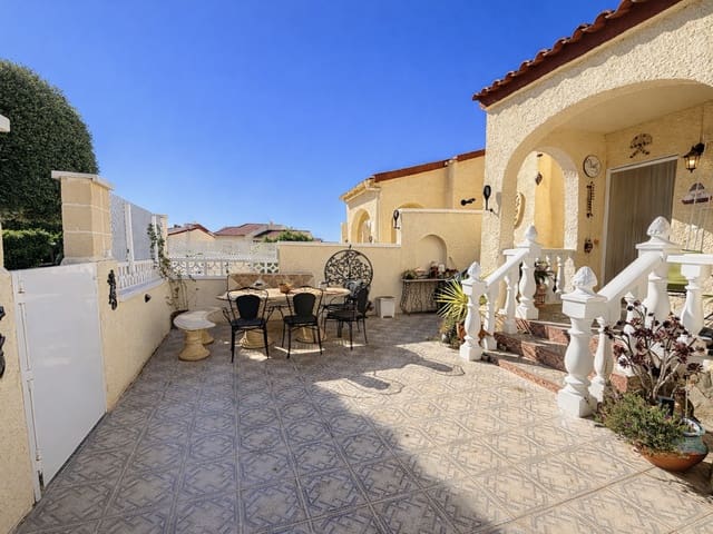 3 bedroom Villa for sale in La Marina, Elche / Elx with pool garage - € 229,950 (Ref: 9733785)